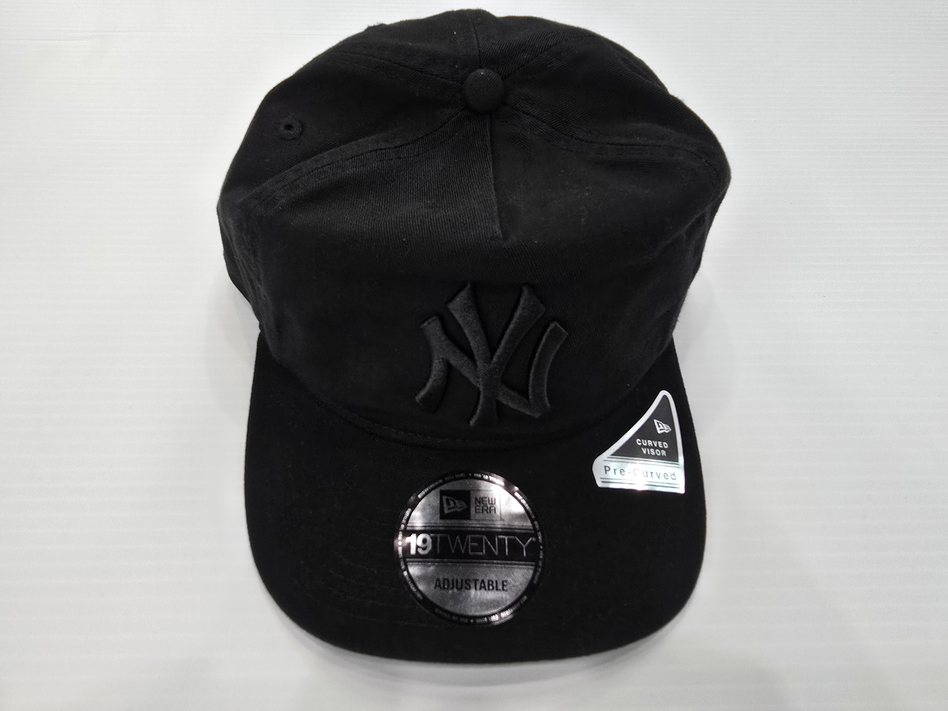 NEW ERA New York Yankees Blackout 19TWENTY Adjustable Snapback - Gravity NYC
