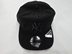 NEW ERA New York Yankees Blackout 19TWENTY Adjustable Snapback - Gravity NYC