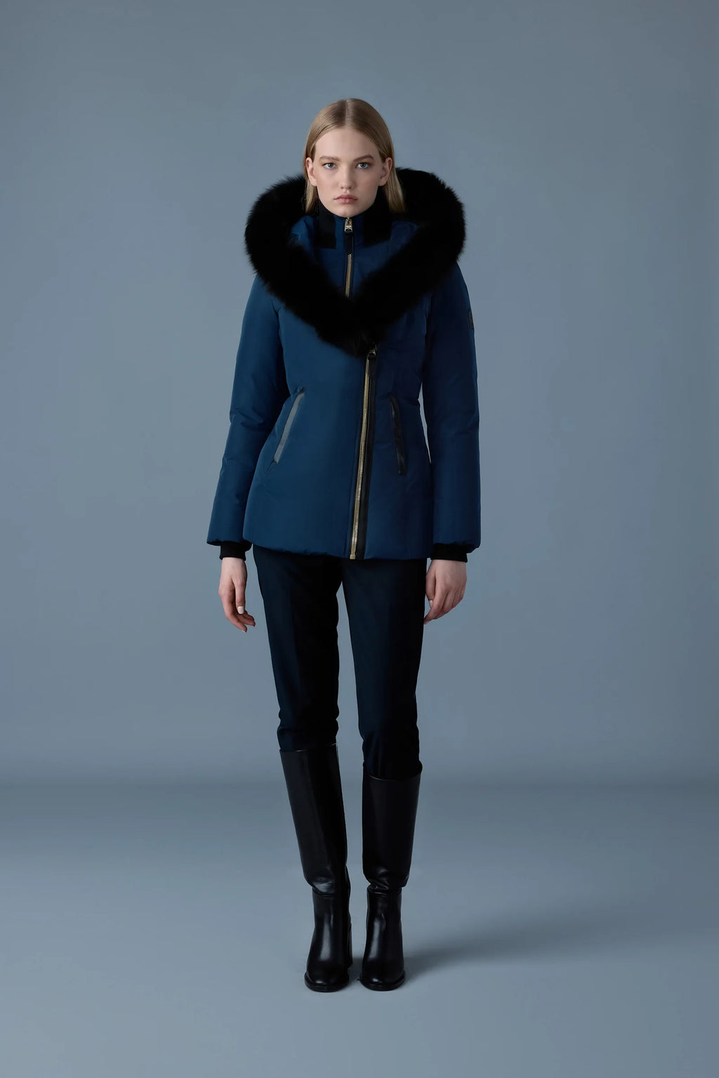 Abrigo de plumas Adali-BX de MACKAGE con cuello exclusivo de Mackage de piel de zorro negra