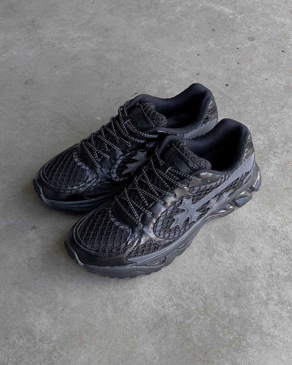 BRAVEST STUDIOS Kross Kountry Runner Triple Black - Gravity NYC