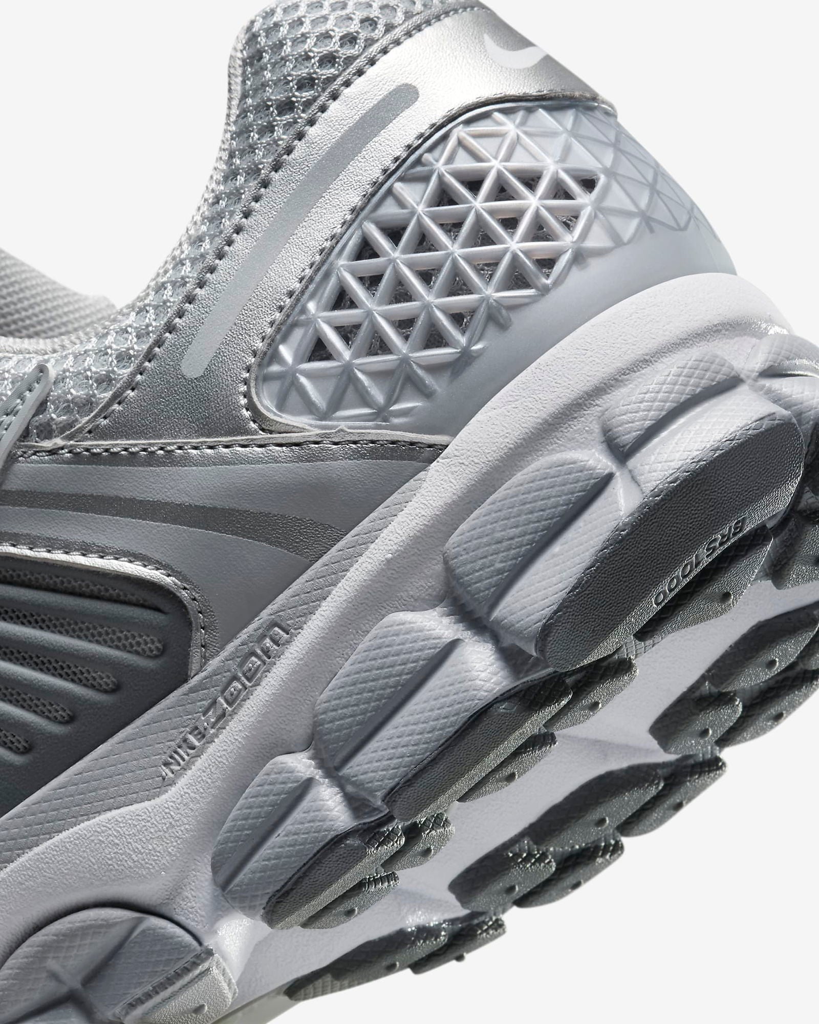 NIKE Zoom Vomero 5 Grey