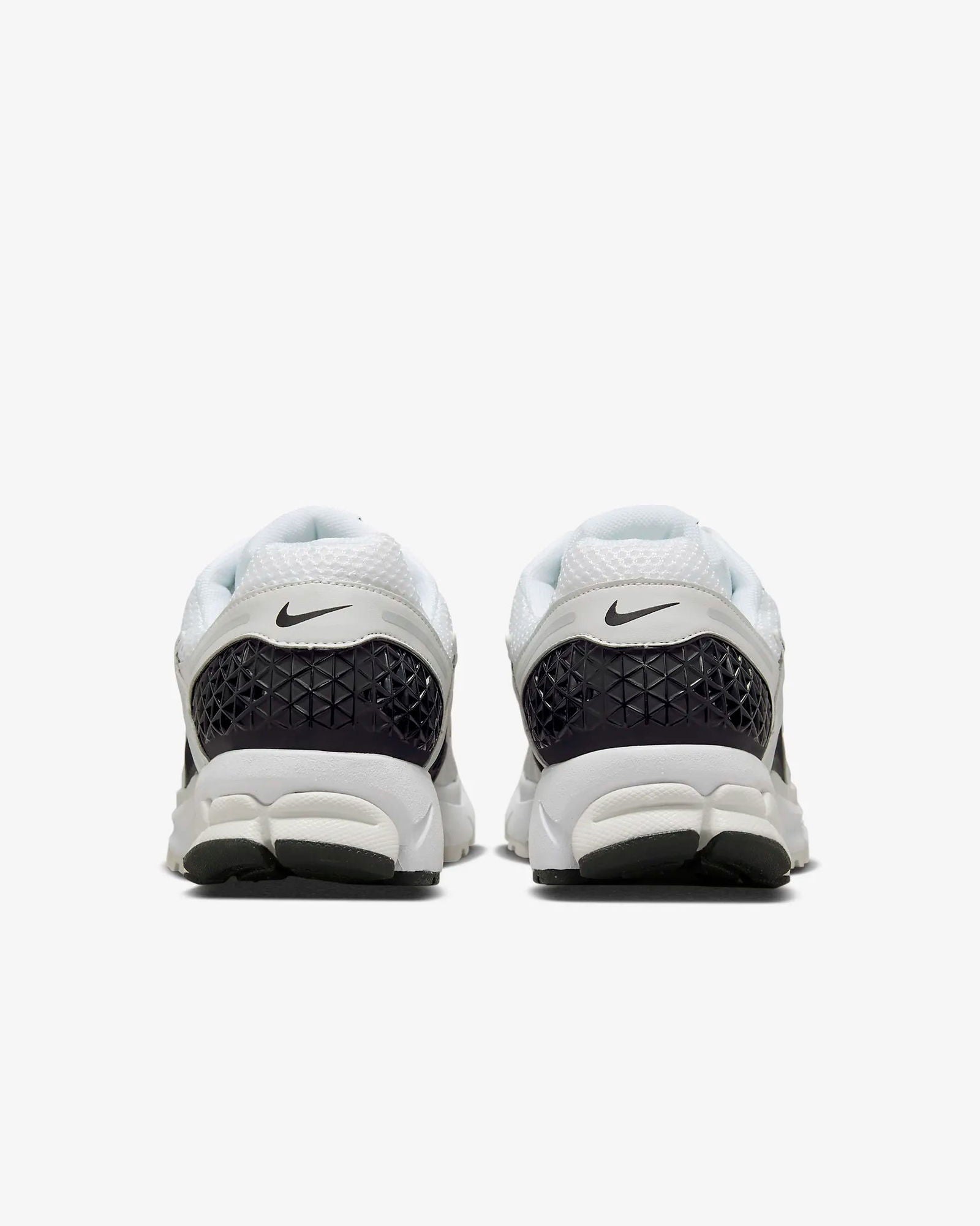 NIKE Zoom Vomero 5 White