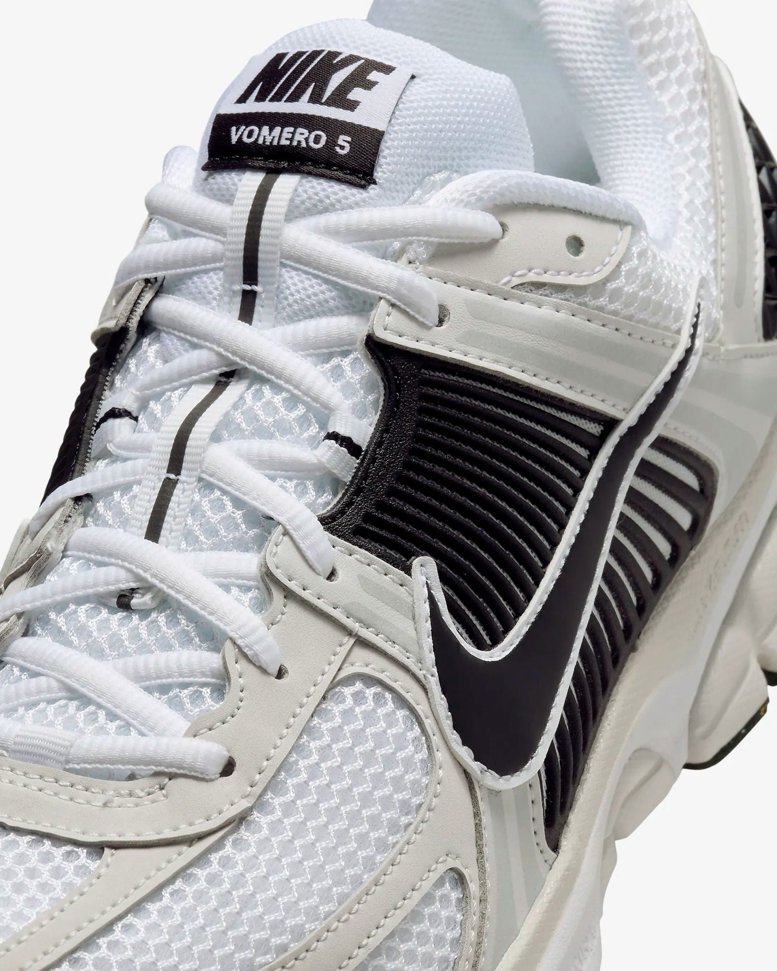 NIKE Zoom Vomero 5 White