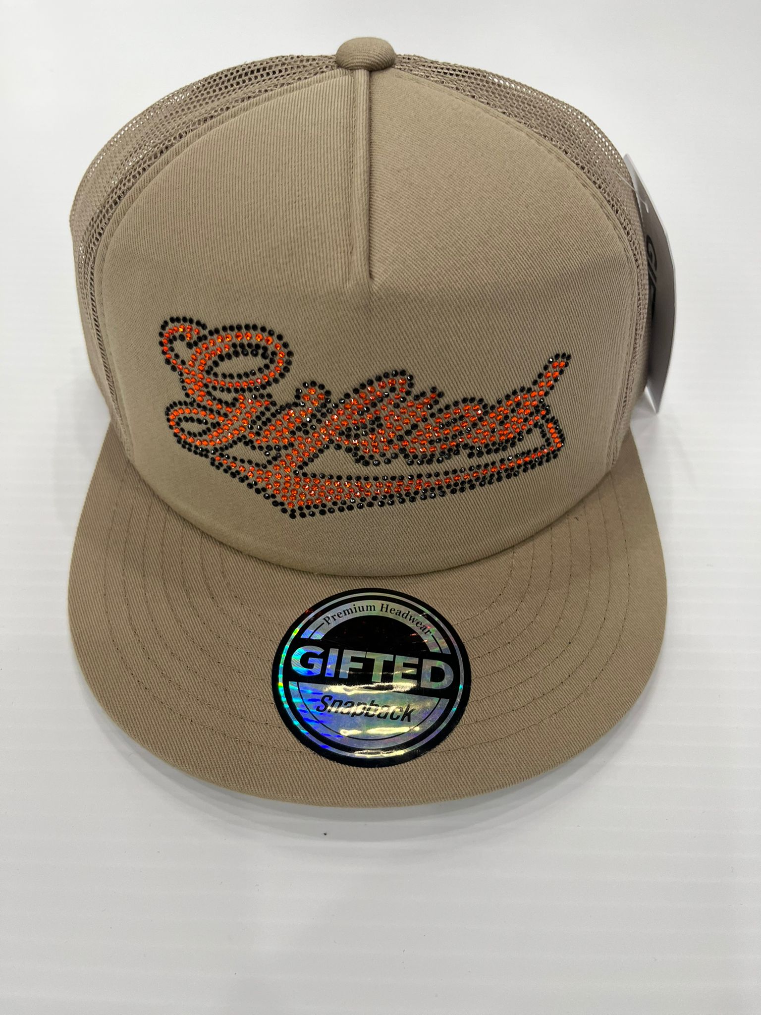 EVERYONE IS GIFTED Script Hat (Beige) - Gravity NYC