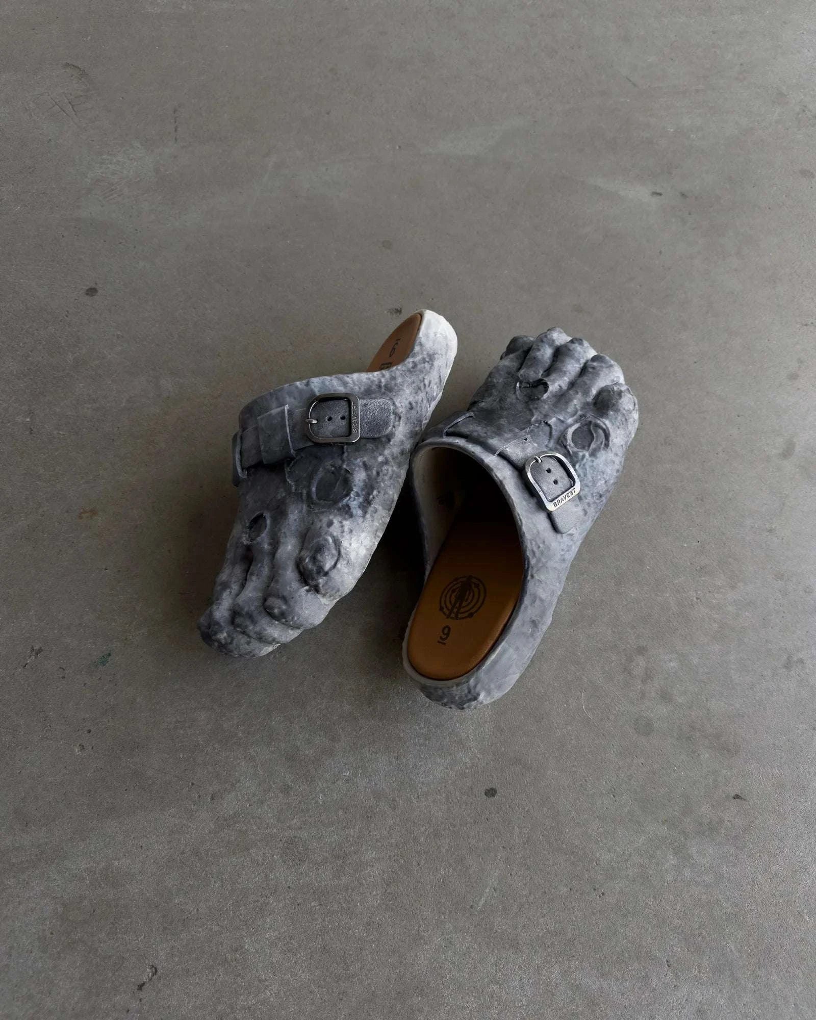 BRAVEST STUDIOS-Men's Slippers and Sandals Imagen principal del producto