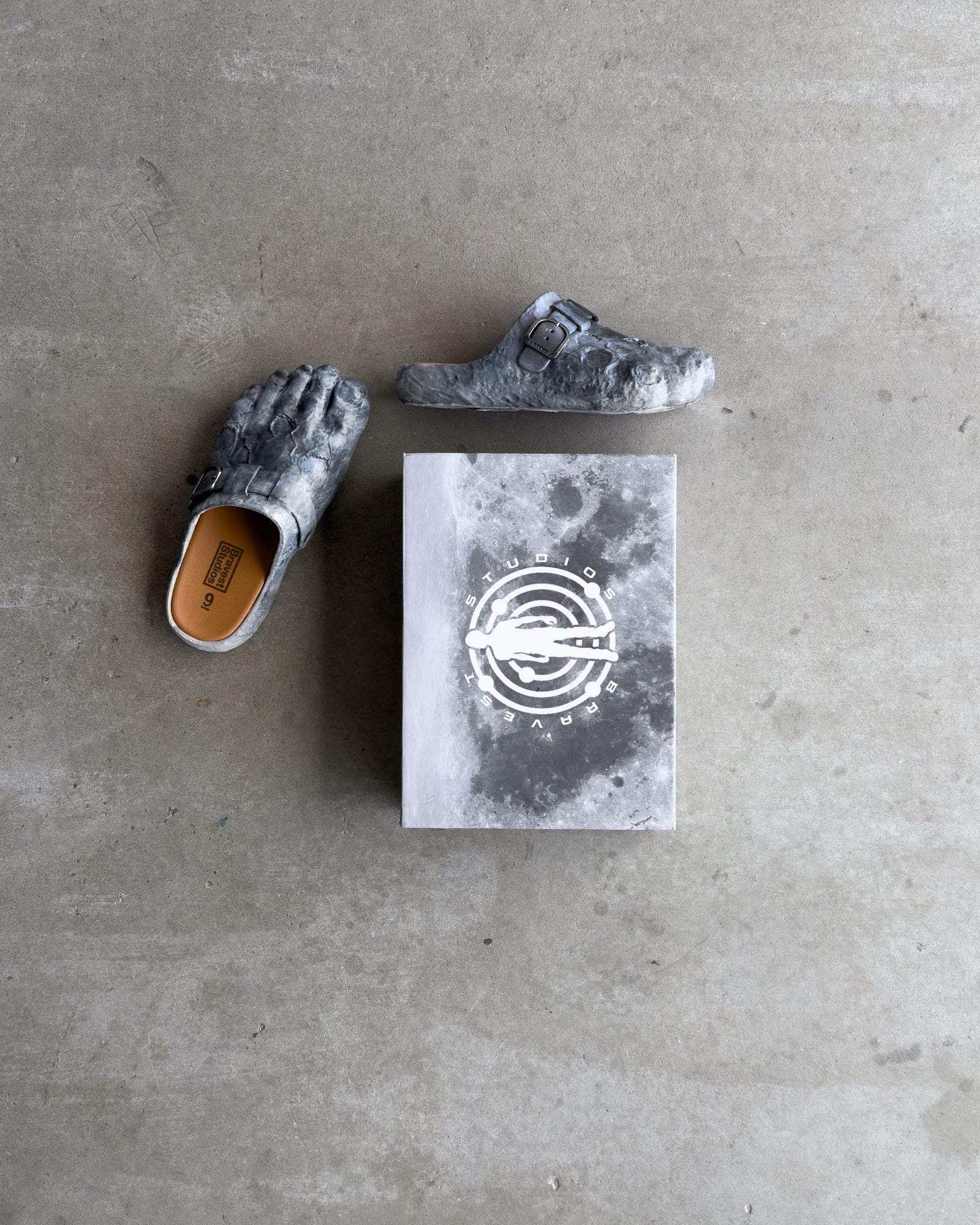 BRAVEST STUDIOS-Men's Slippers and Sandals
