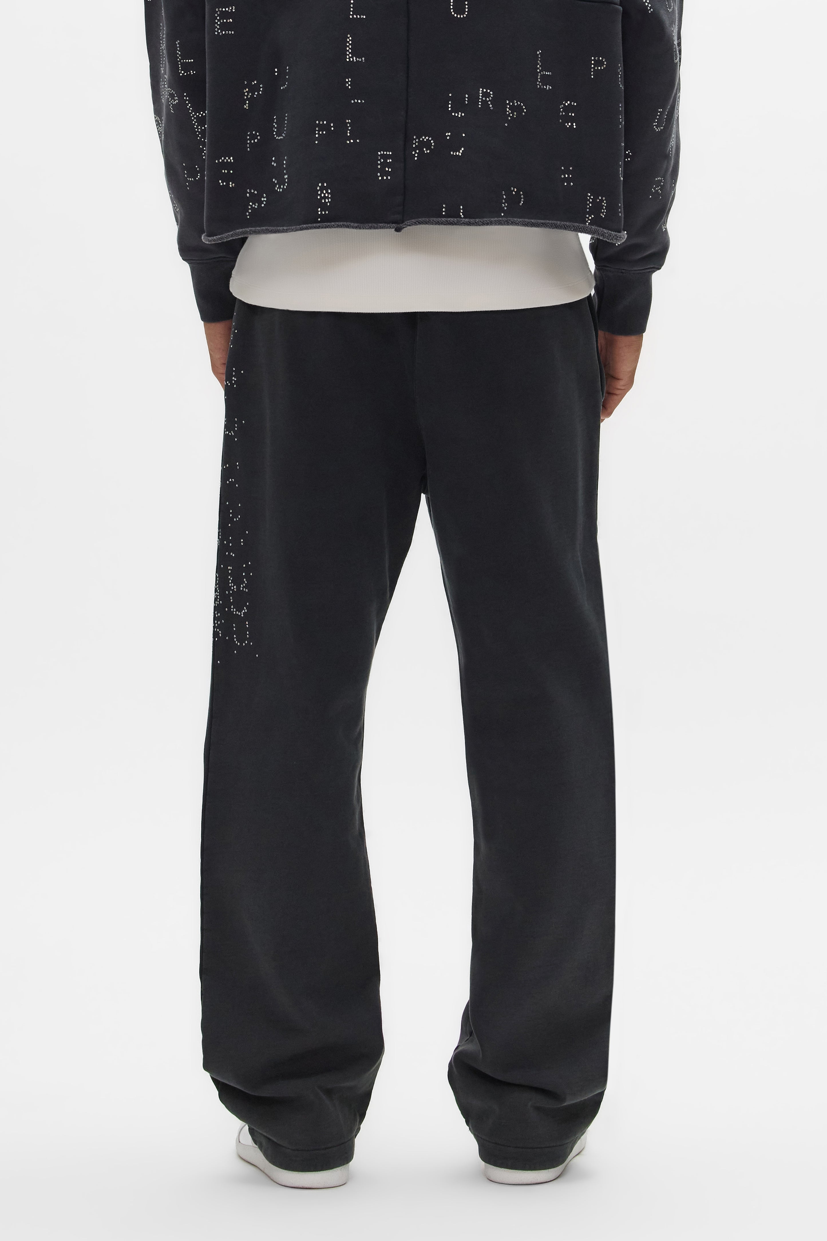 Pantalones deportivos con lentejuelas y tachuelas P459 de PURPLE BRAND Imagen secundaria del producto