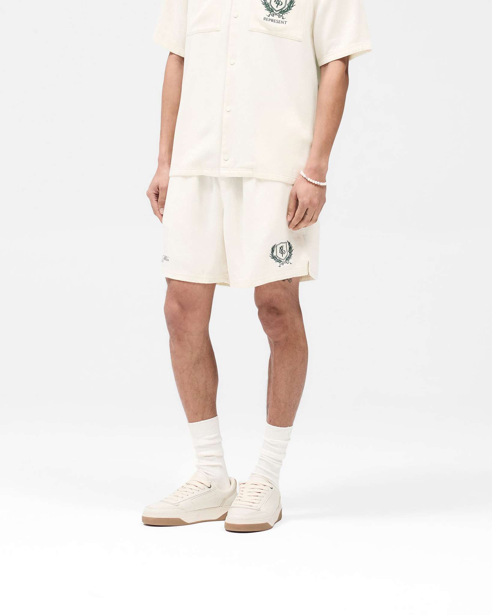 REPRESENT Crest Short Secondary image